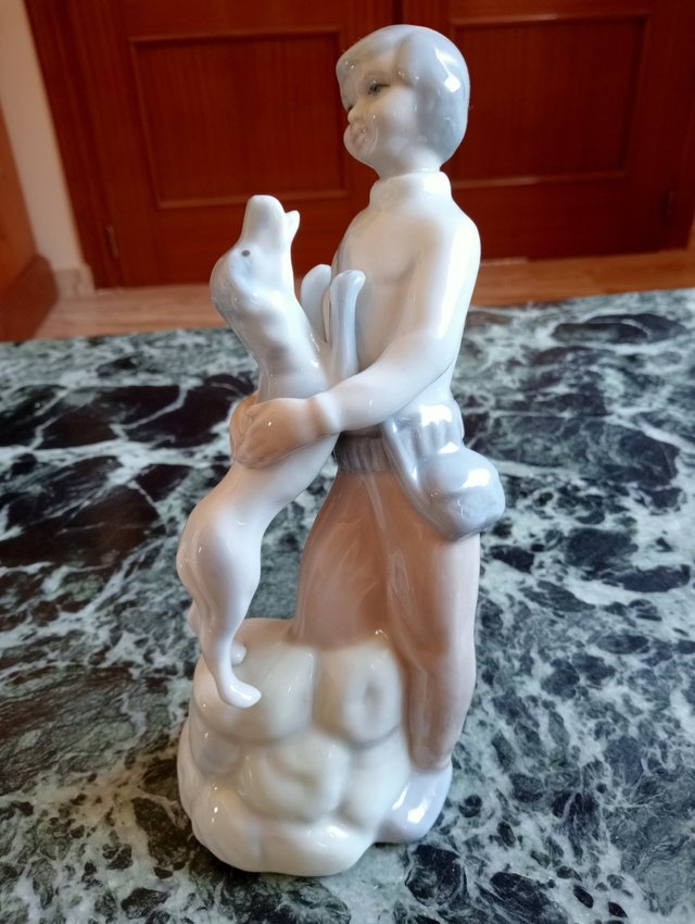 escultura niño con perro  vintage
