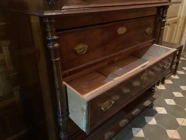 Cómoda antigua en perfecto estado. Preciosa!!