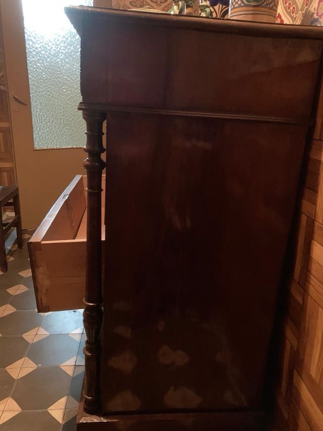 Cómoda antigua en perfecto estado. Preciosa!!