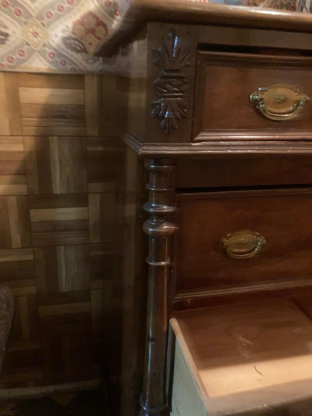 Cómoda antigua en perfecto estado. Preciosa!!