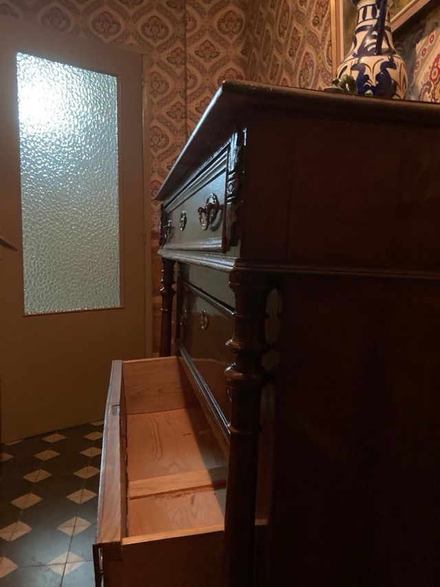 Cómoda antigua en perfecto estado. Preciosa!!