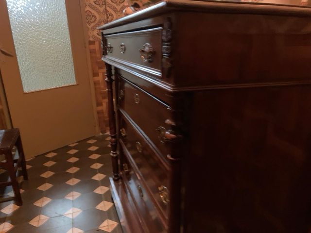 Cómoda antigua en perfecto estado. Preciosa!!