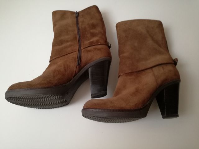 Botines de Piel vuelta. Forrado interior de piel/c