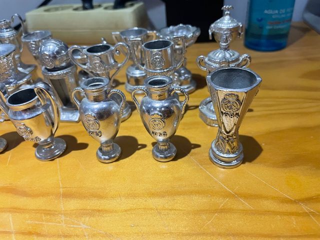 Vendo maqueta Santiago Bernabéu + 21 trofeos!
