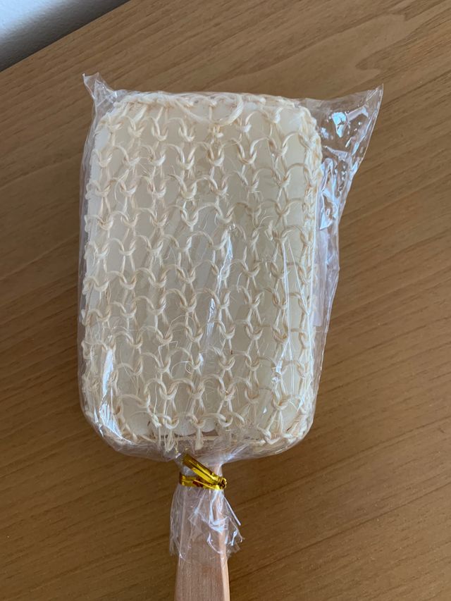 Esponja exfoliante con palo