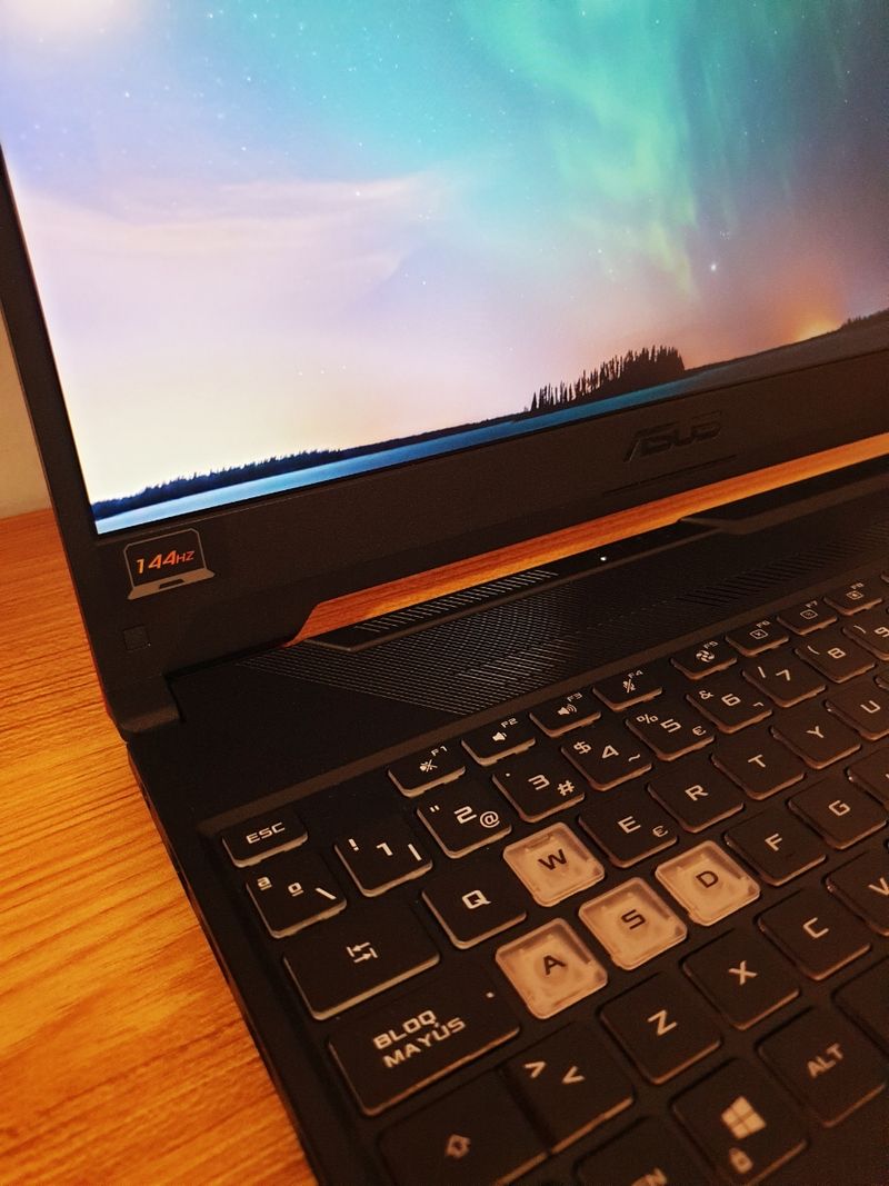 Asus TUF Gaming F15 I7 10870H 16GB 512GB afbeelding 4
