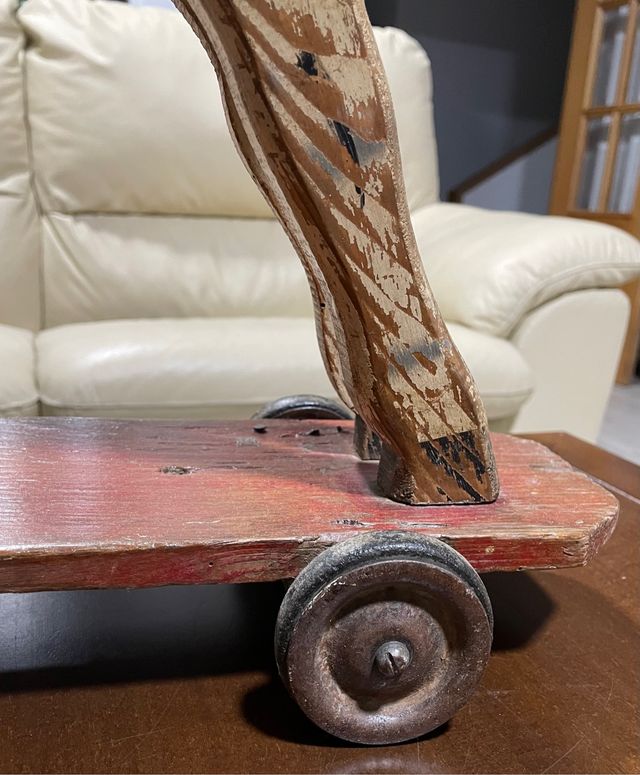 Caballo de madera antiguo