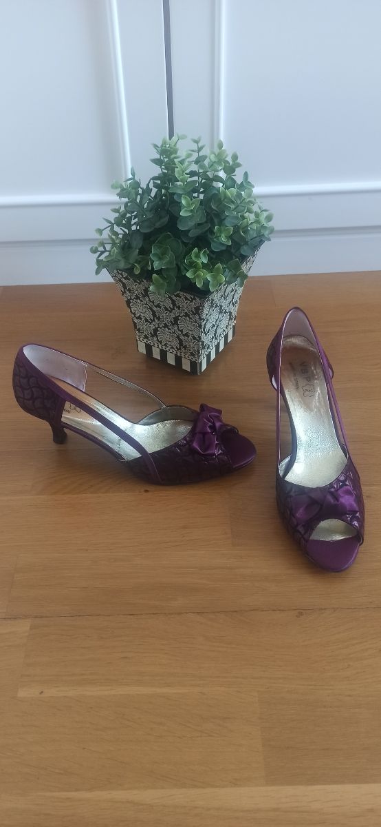 Zapatos tacón fiesta berenjena de segunda mano por 10 EUR en