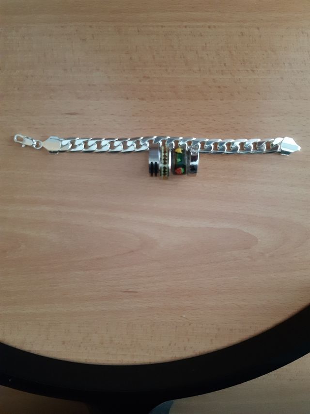 anillos y pulsera.