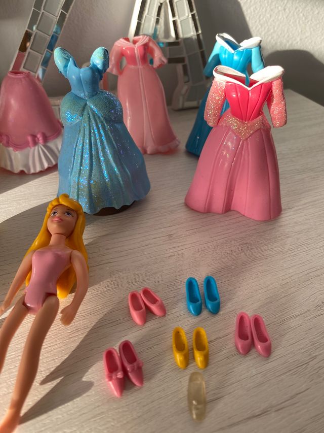 Princesas Disney + vestido y zapatos