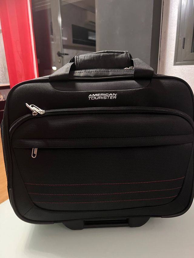 Maleta de mano American Tourister con ruedas