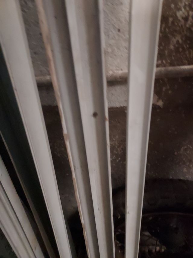 puertas correderas de aluminio blanco.