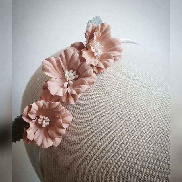 Corona flores rosa palo nude