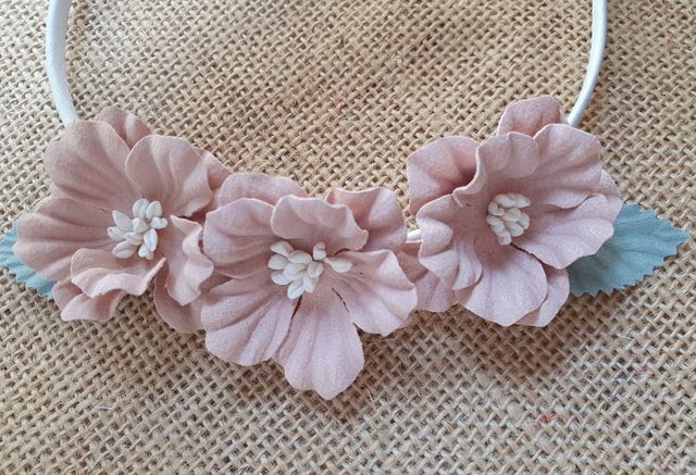 Corona flores rosa palo nude