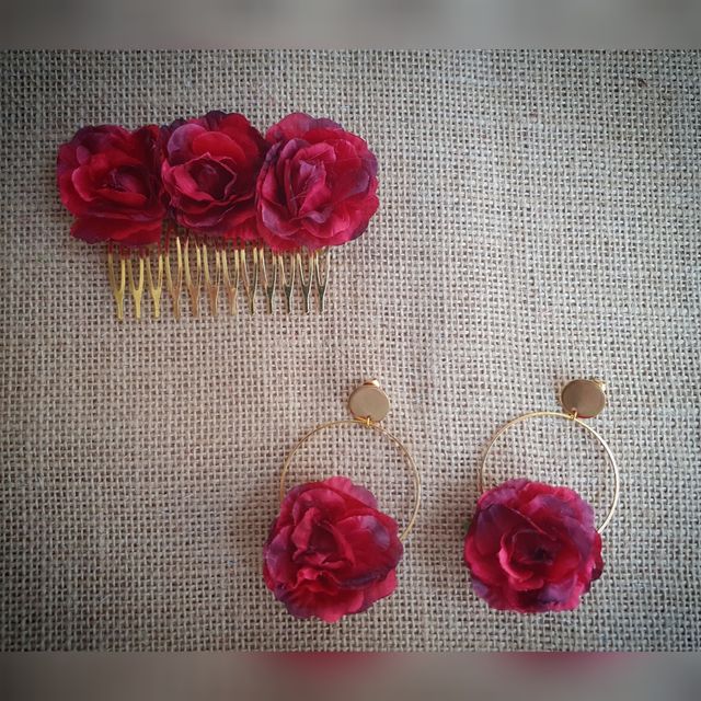Conjunto pendientes y peinecillo burdeos