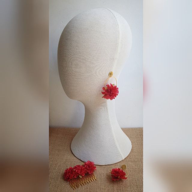 Conjunto pendientes y peinecillo claveles rojos