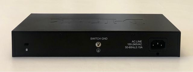 Switch D-LINK 10/100 24 puertos DES-1024D