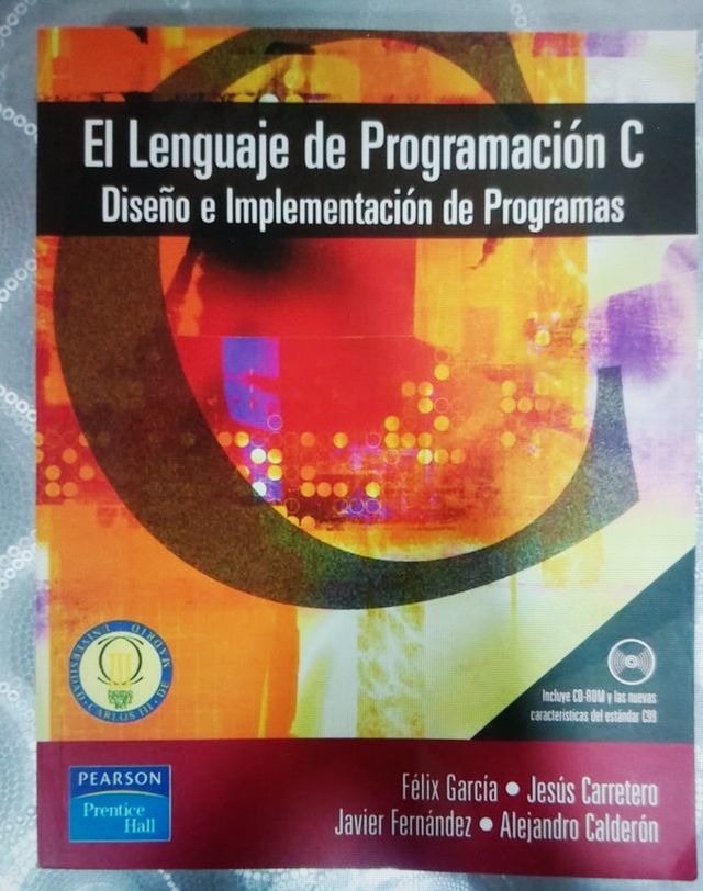Livros sobre C, Linux e Redes.