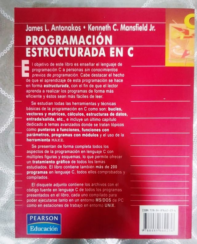 Livros sobre C, Linux e Redes.