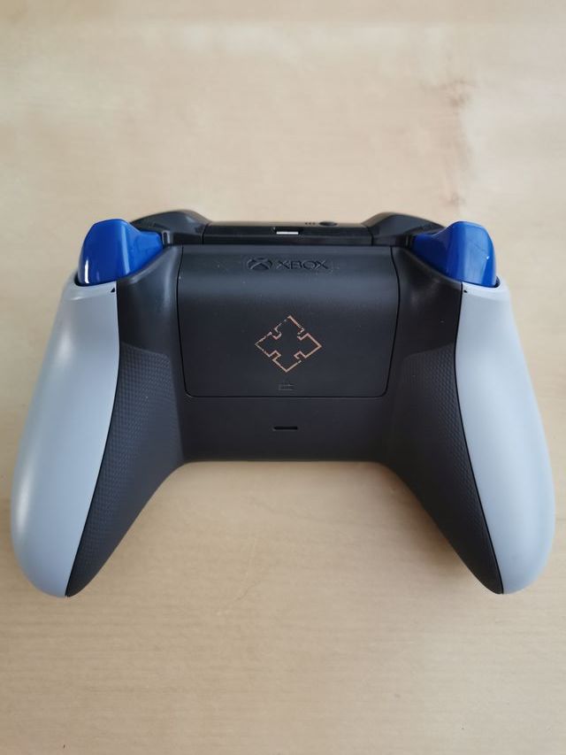 Controller Gears of War 5 per Xbox One di Kait Diaz usate per 80 EUR su