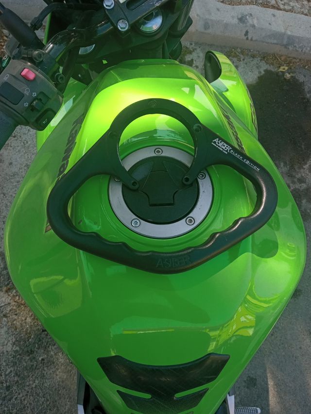 Asidero agarre depósito negro