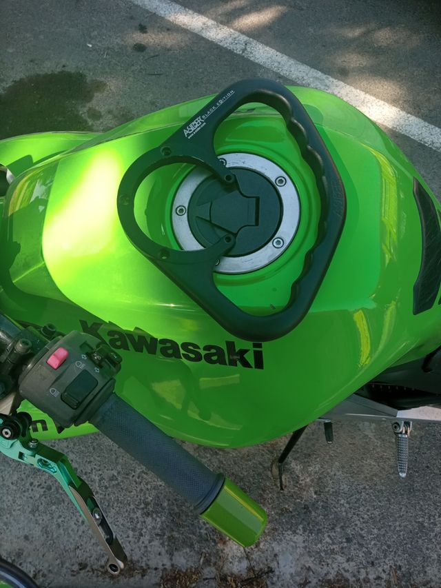 Asidero agarre depósito negro