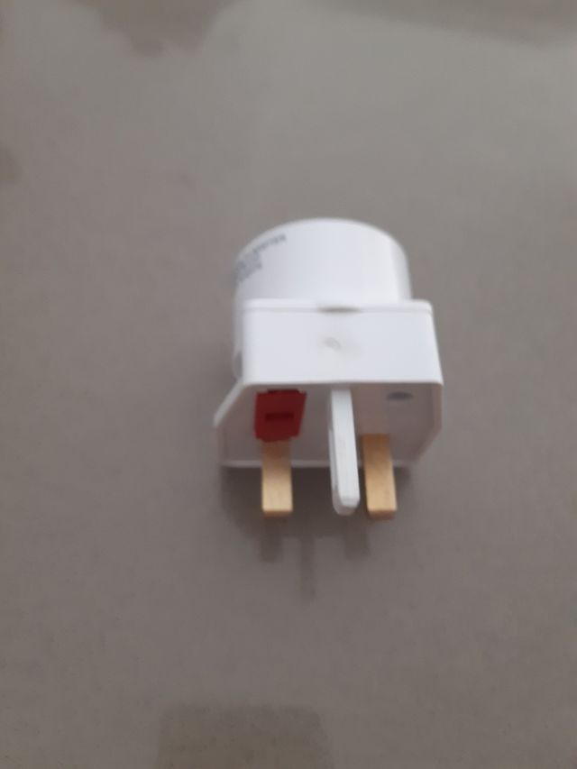 Adaptador de plugue UK