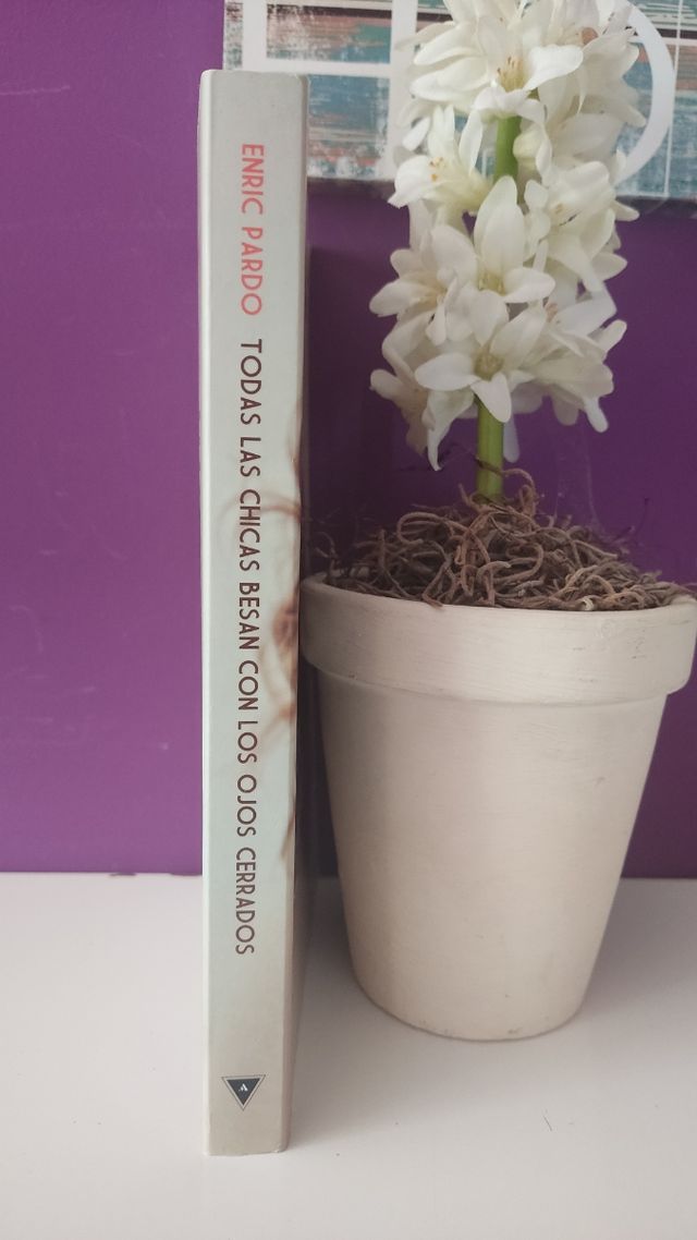 "Todas las chicas besan con los ojos cerrados"