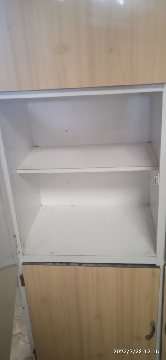 Armario mesa y sillas vintage