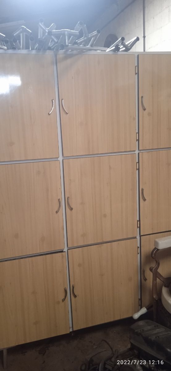 Armario mesa y sillas vintage