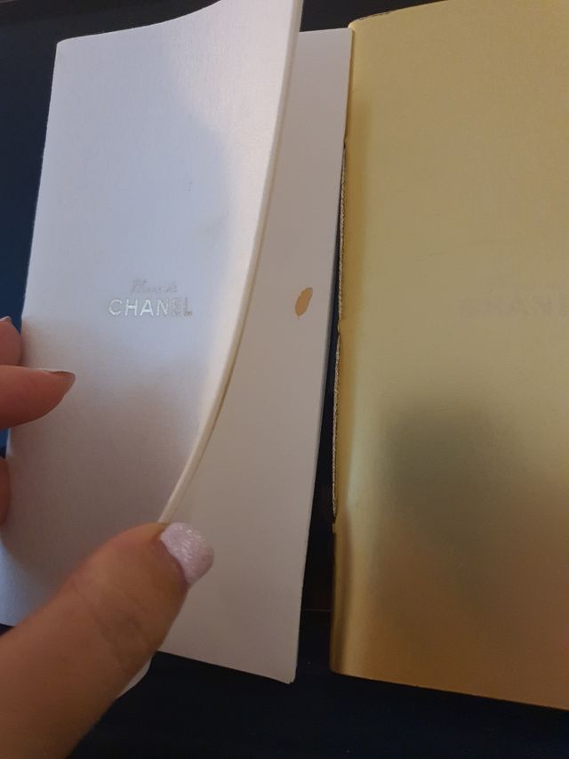 libreta chanel dorada y beige 