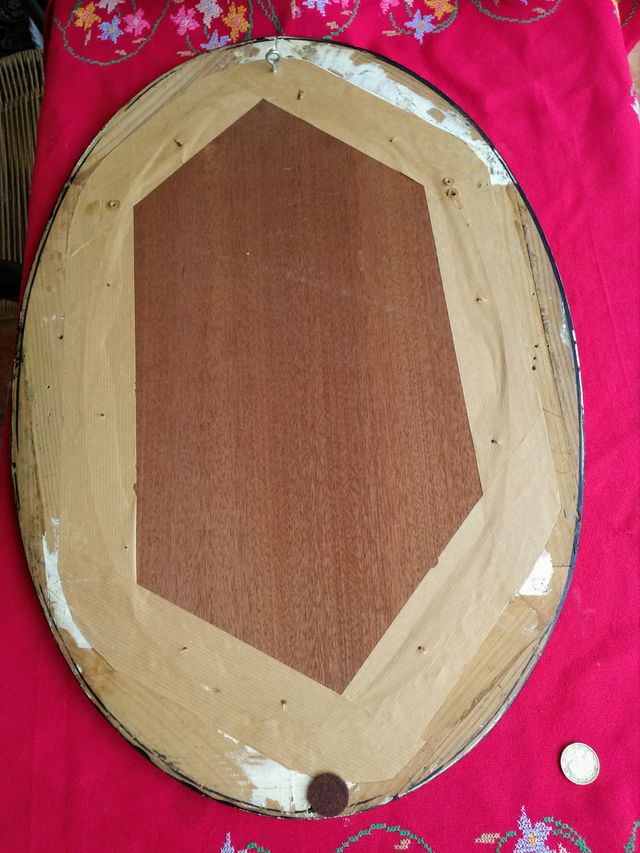 Marco antiguo de madera con espejo biselado