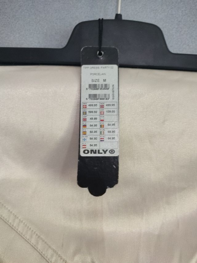 vestido con etiqueta only