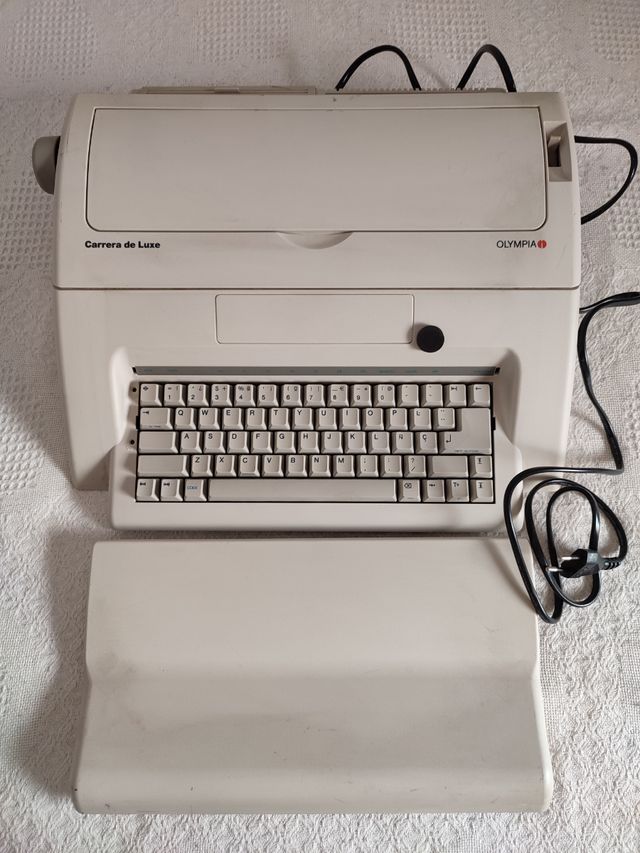 Maquina de escribir eléctrica Olympia
