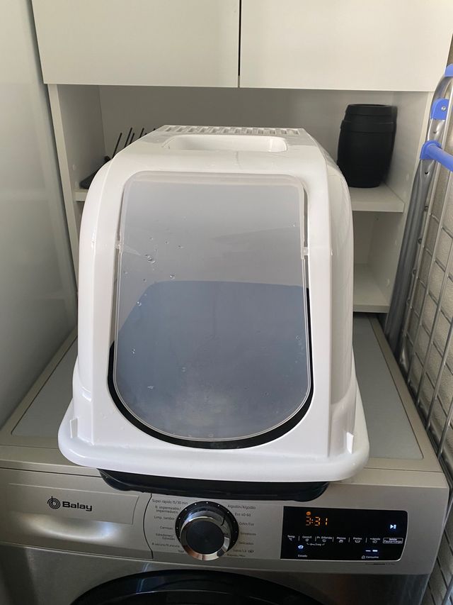 Arenero cubierto para gatos