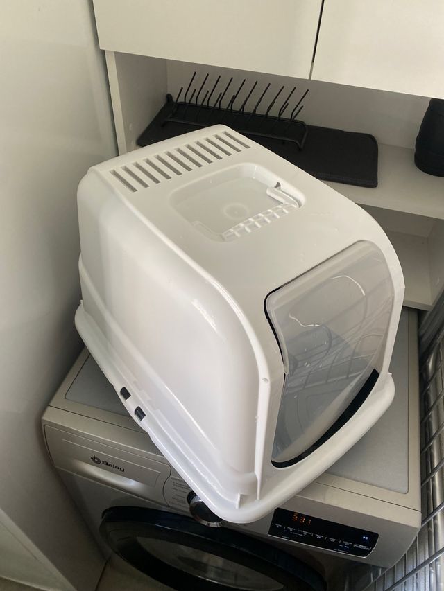 Arenero cubierto para gatos