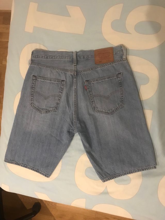Levis bermudas T-33