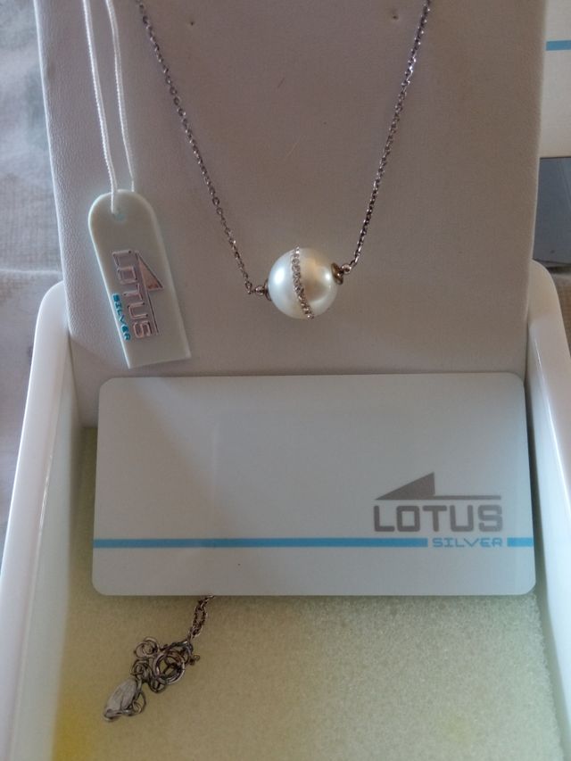 collar lotus