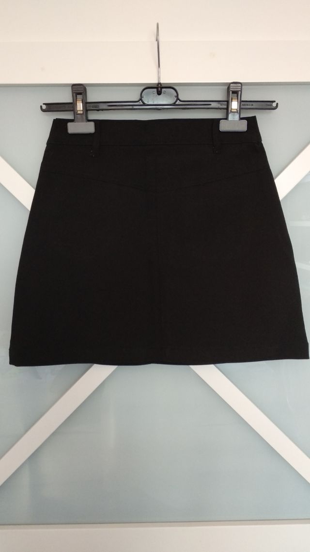 Minifalda negra con bolsillos talla 34