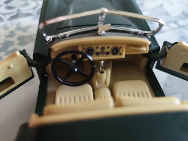 Burago, Jaguar XK120 verde (1948) scala 1:24