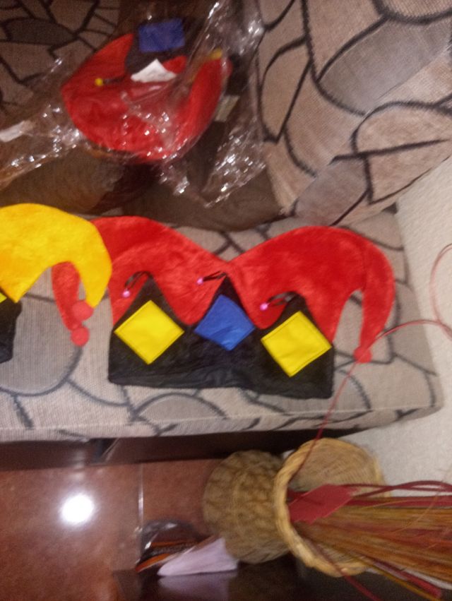 Venta de gorros de joker.5 euros uno.