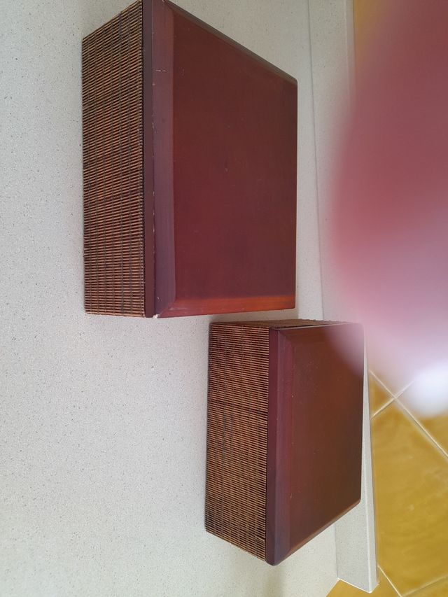 2 CAJAS DE MODERA Y RAFIA