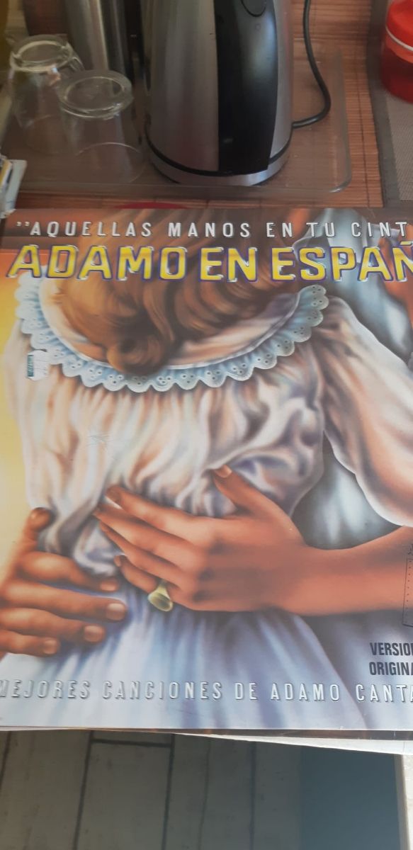 ADAMO TITULO AQUELLAS MANOS EN TU CINTURA