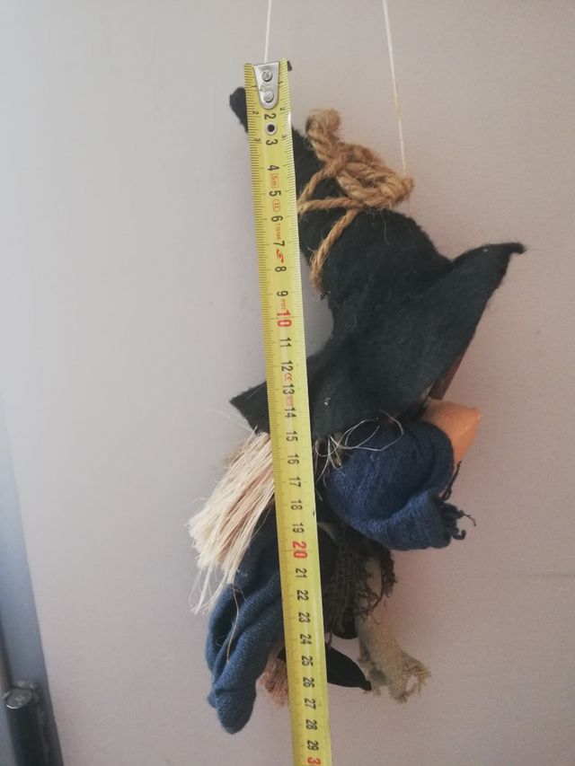 bruja antigua, vintage con cara en madera