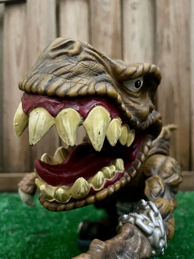 T-BONE GIGANTE EXTREME DINOSAURS . MATTEL 1998