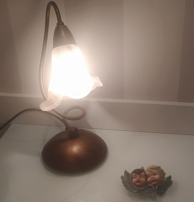 Lámpara mesita de noche+Regalo.