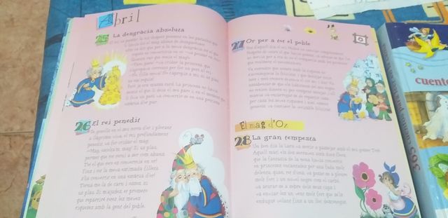 Llegeix cada nit 365 contes