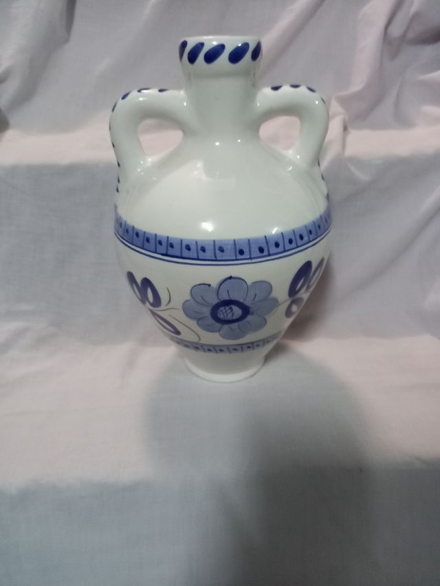 Ánfora, o tinaja, pintada a mano