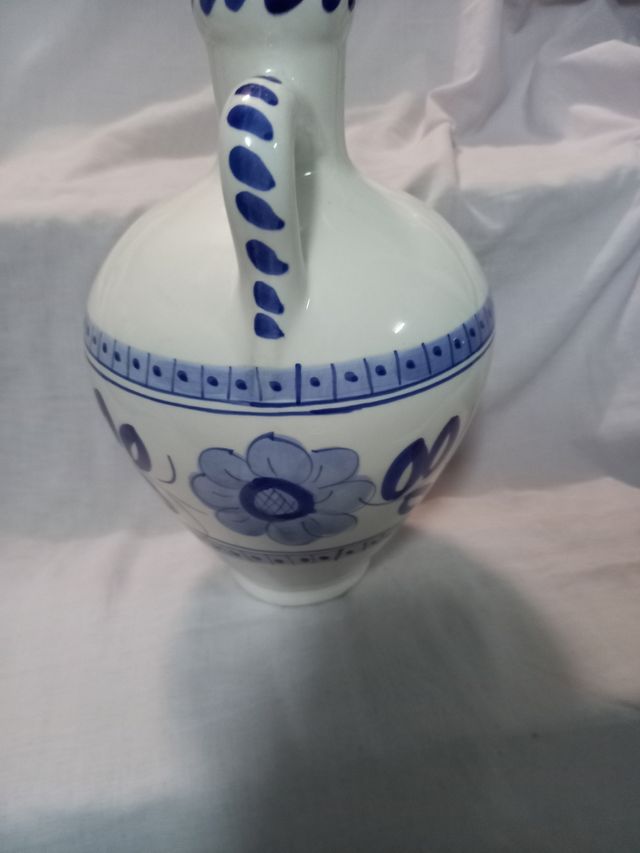 Ánfora, o tinaja, pintada a mano