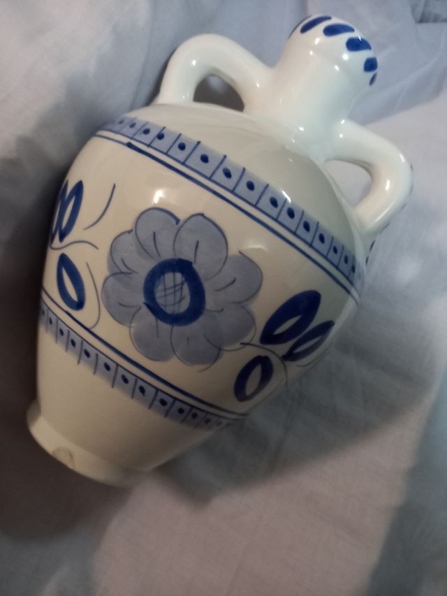 Ánfora, o tinaja, pintada a mano